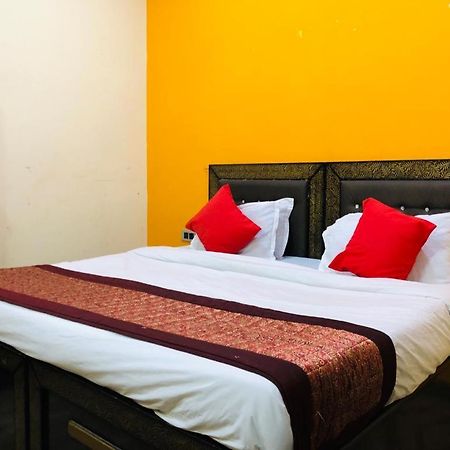 Hotel Tip Top -- Lpu Law Gate -- Family, Students, Couples Phagwāra Exterior foto